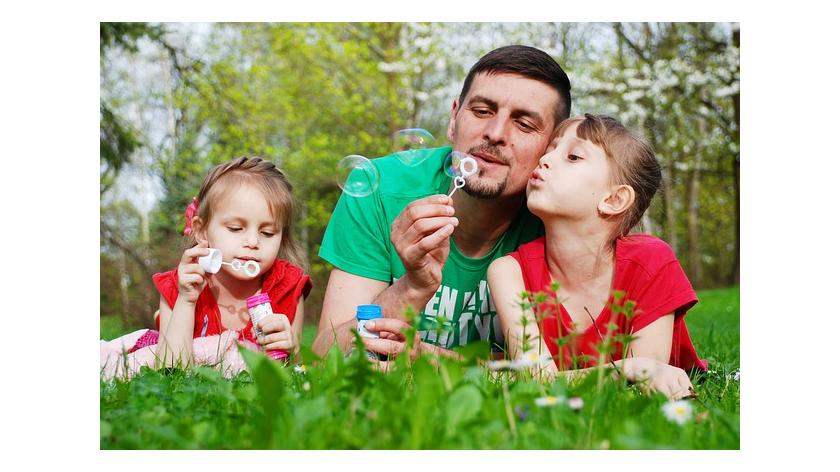 Những thông điệp đáng yêu của con gái với hoa dành tặng bố nhân Ngày của Cha 2018