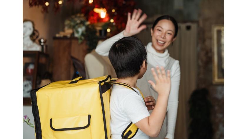 Những lợi ích mà con trai và con gái của bạn được hưởng khi có người mẹ đi làm