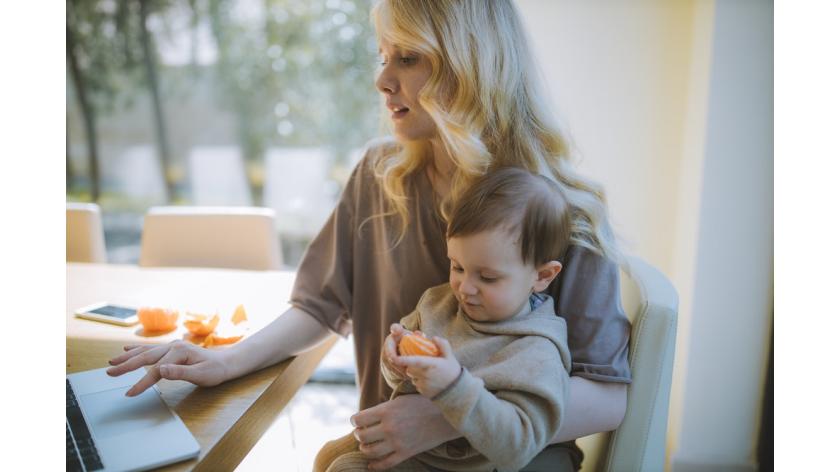 Vừa làm việc vừa làm mẹ nhàn tênh nhờ 8 bí quyết của các bà mẹ theo chủ nghĩa tối giản