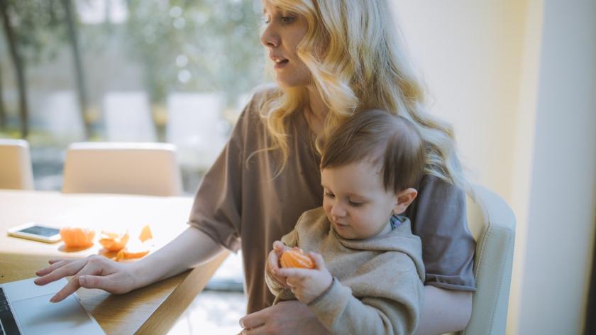 Vừa làm việc vừa làm mẹ nhàn tênh nhờ 8 bí quyết của các bà mẹ theo chủ nghĩa tối giản